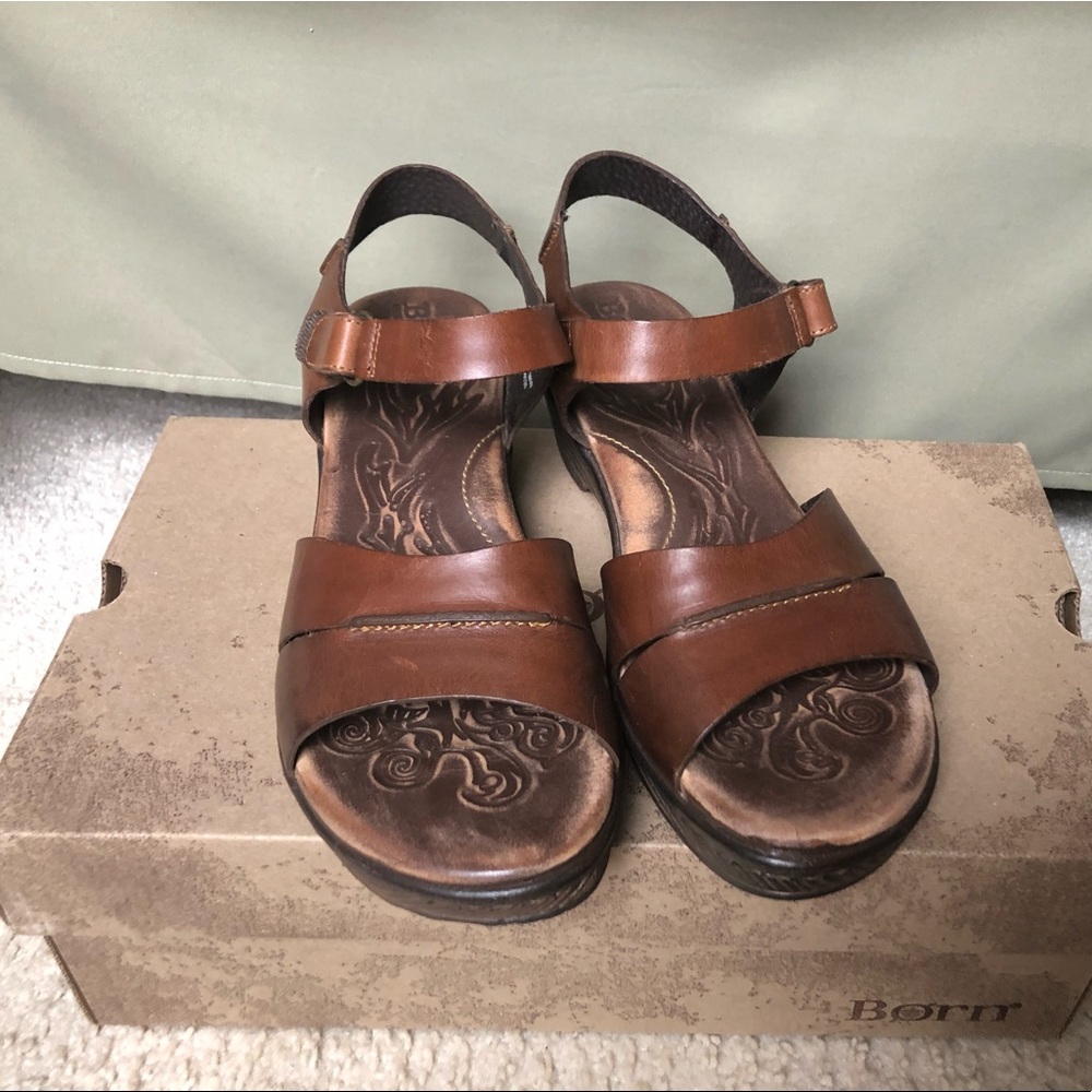 BORN-Leather sandals